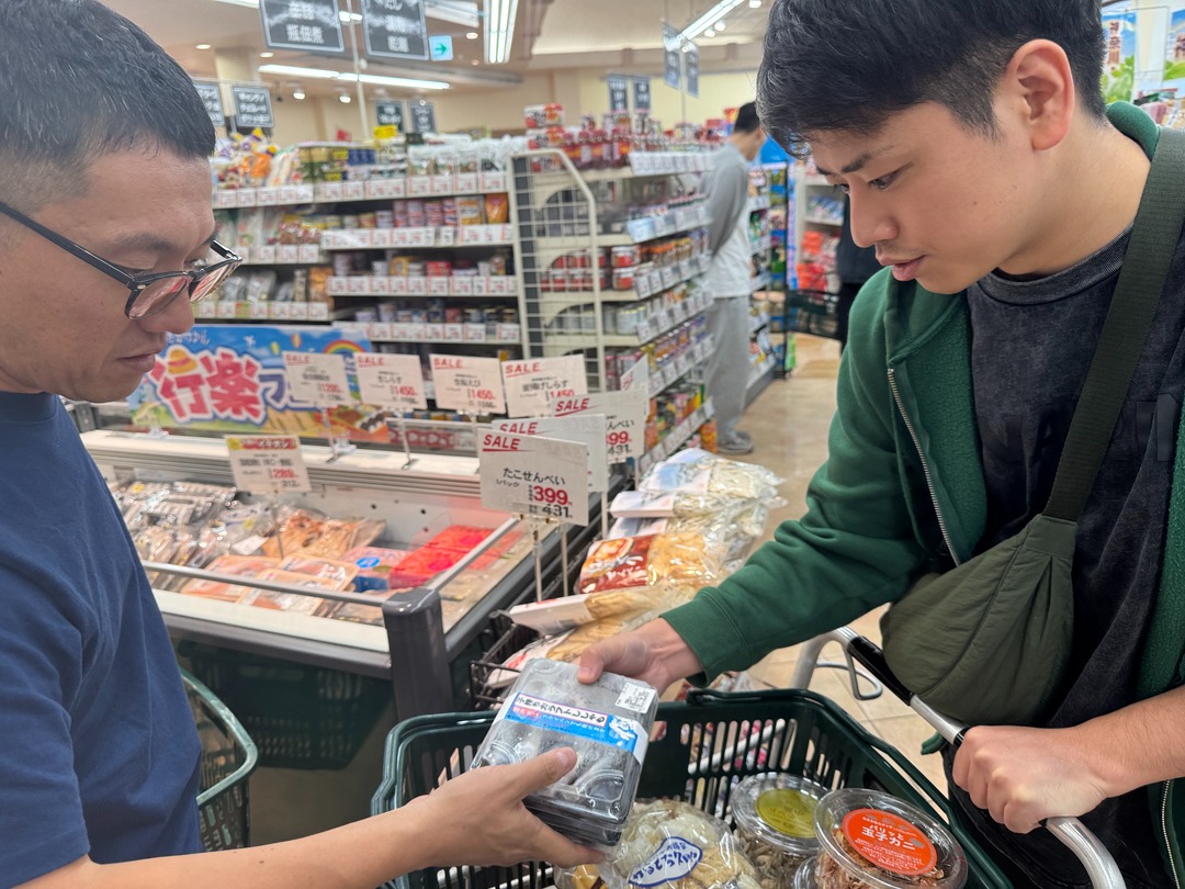 極合宿(3日目)_スーパーでししゃもを買う