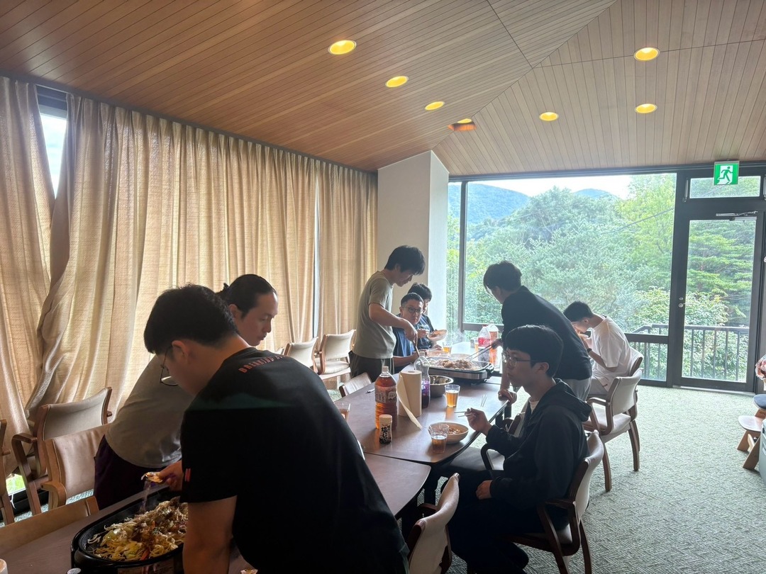 極合宿(3日目)_昼食の焼きそばを食べる